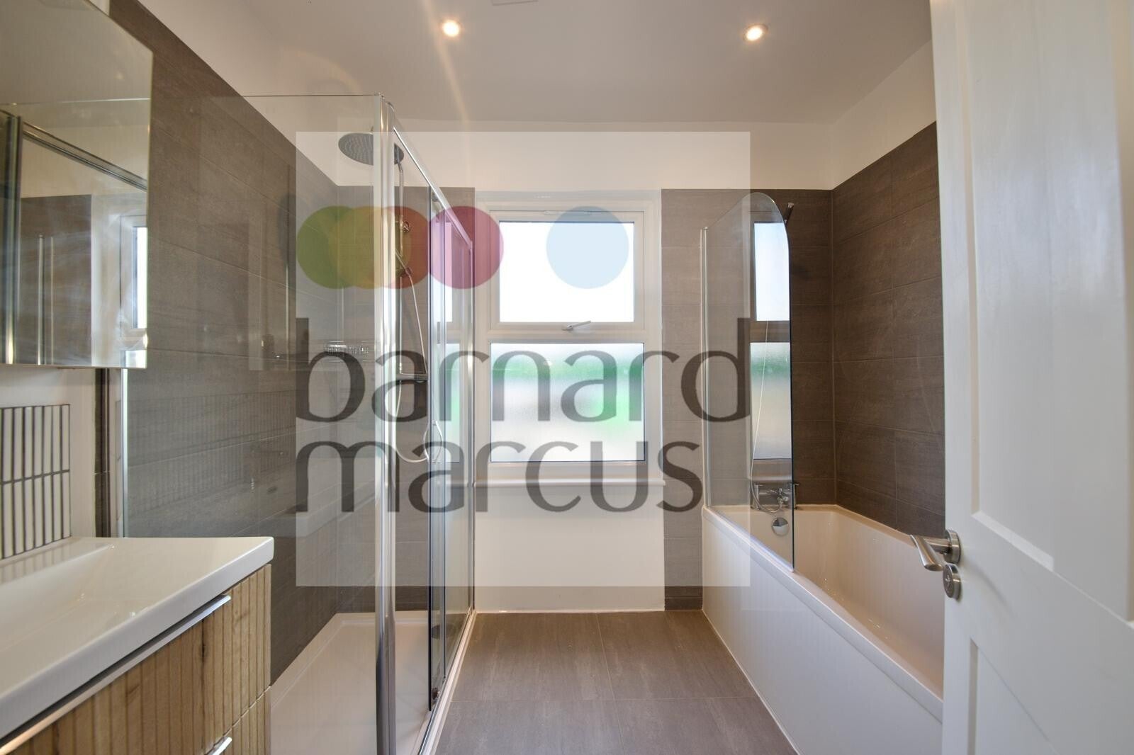 Flat Tewkesbury Terrace in Greater London
