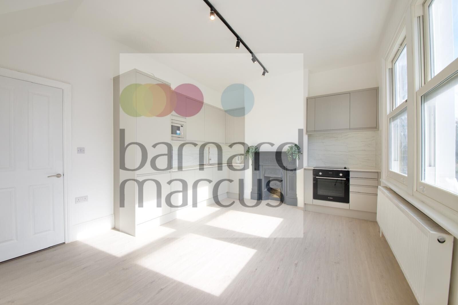 Flat Tewkesbury Terrace in Greater London