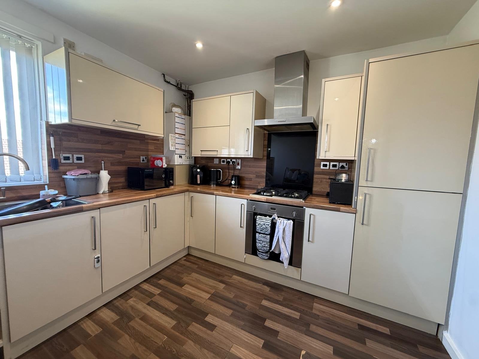 Flat Holford Avenue in Manchester