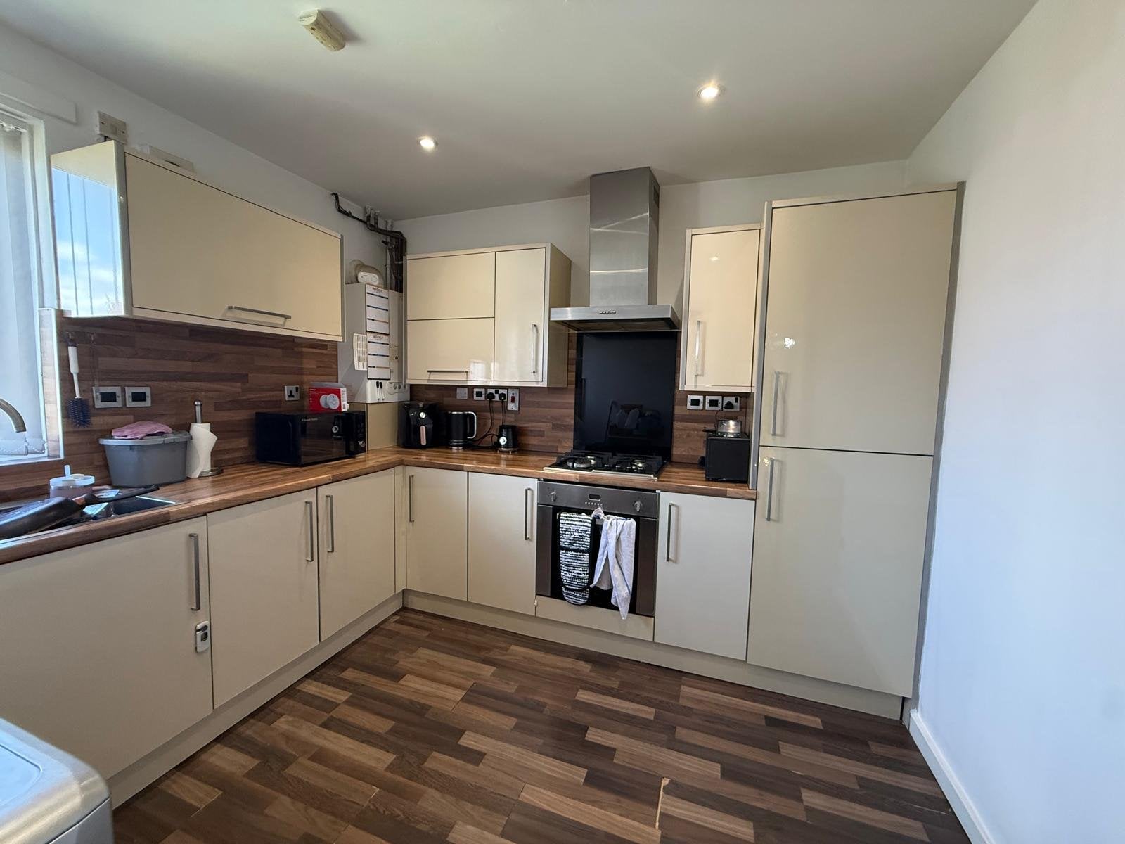 Flat Holford Avenue in Manchester