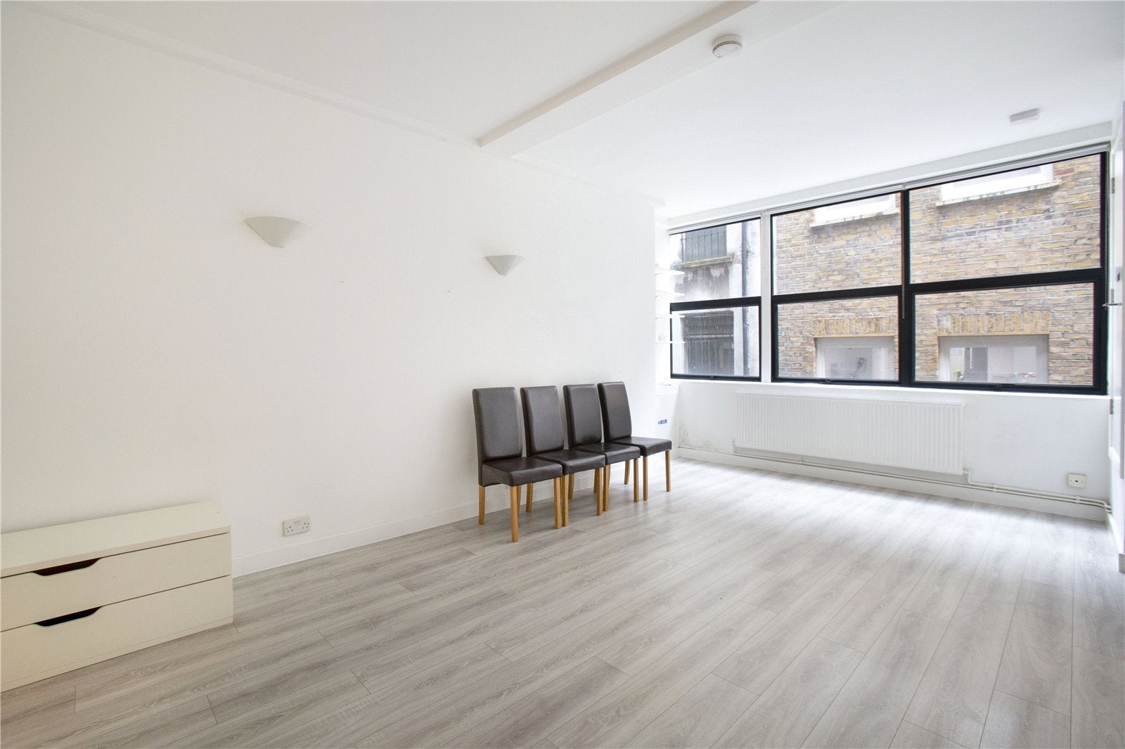 Flat Manningtree Street in Greater London