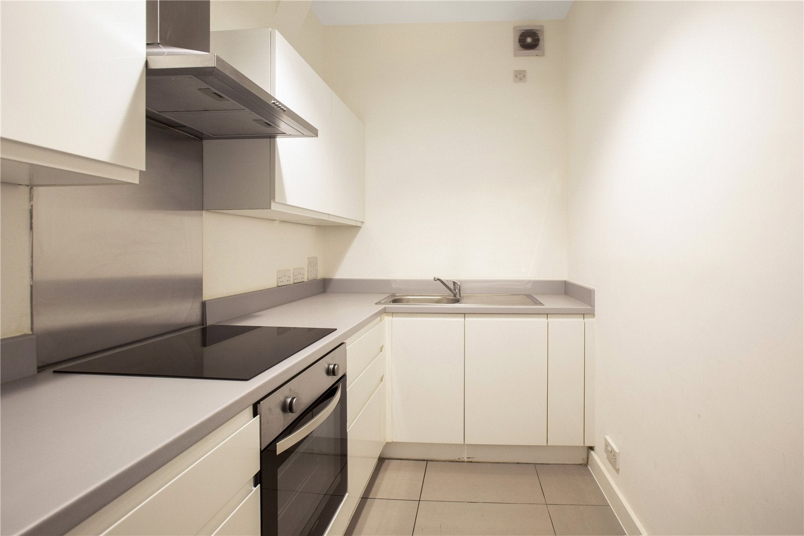 Flat Manningtree Street in Greater London