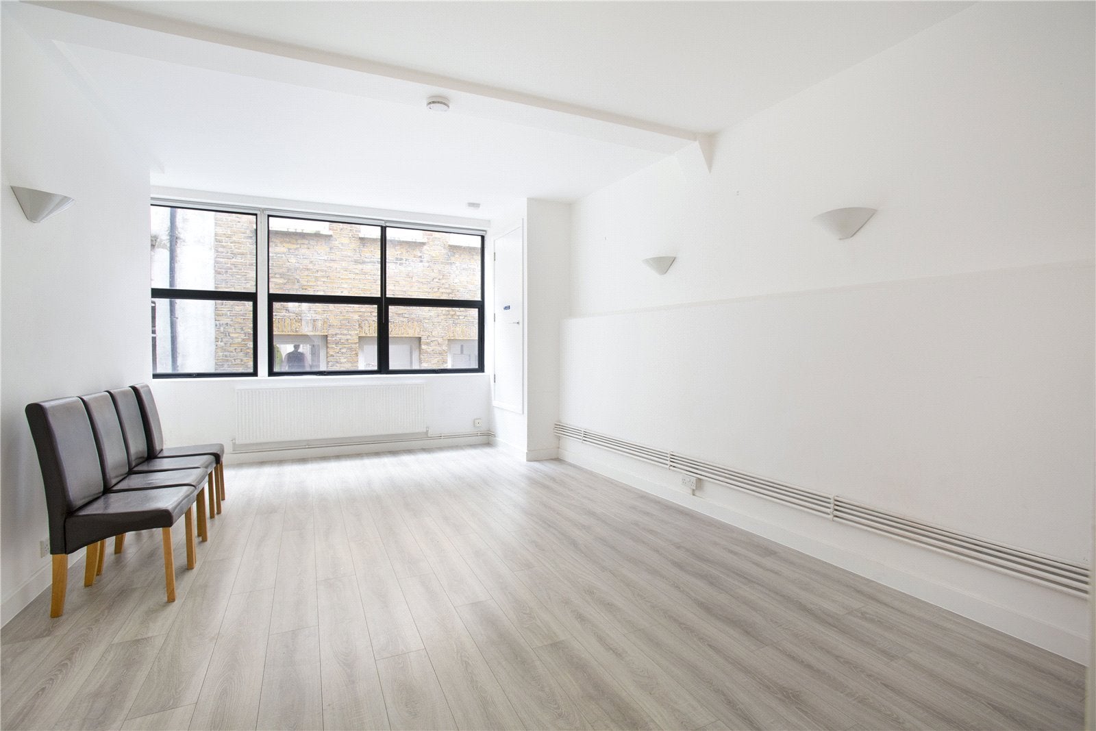 Flat Manningtree Street in Greater London