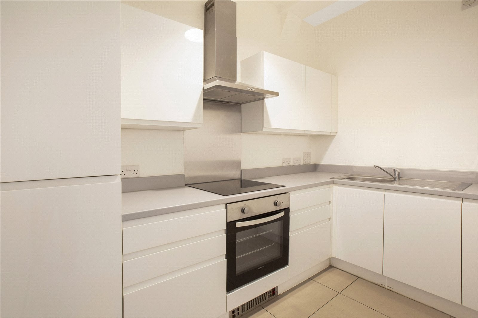 Flat Manningtree Street in Greater London