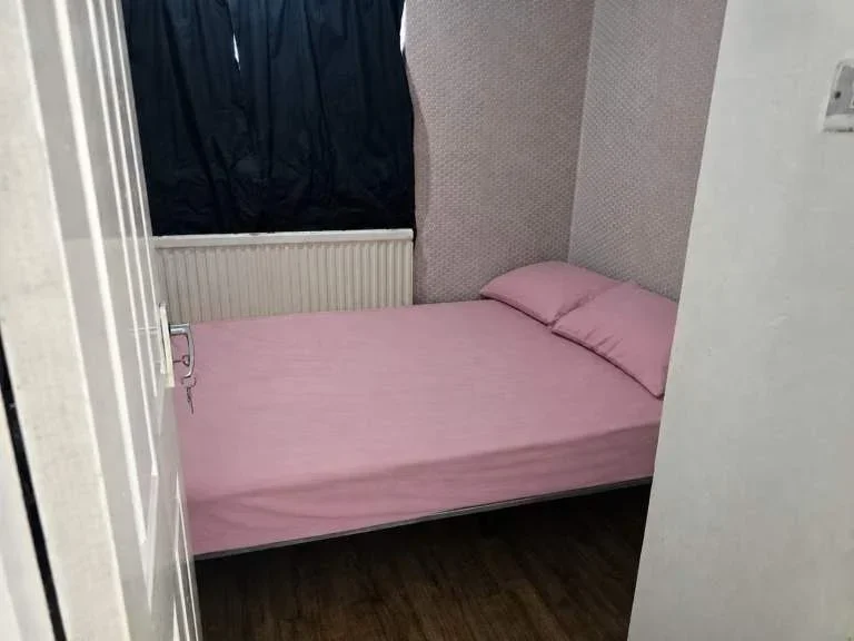 Room Oaks Lane in Greater London