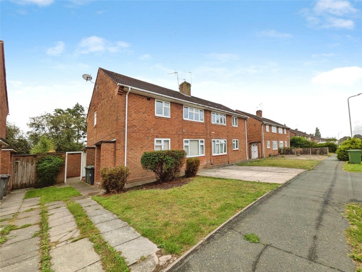 Flat Castlebridge Road in Wolverhampton