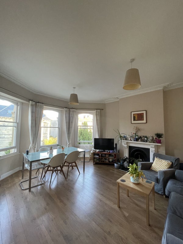 Flat Abbotsford Road in Bristol