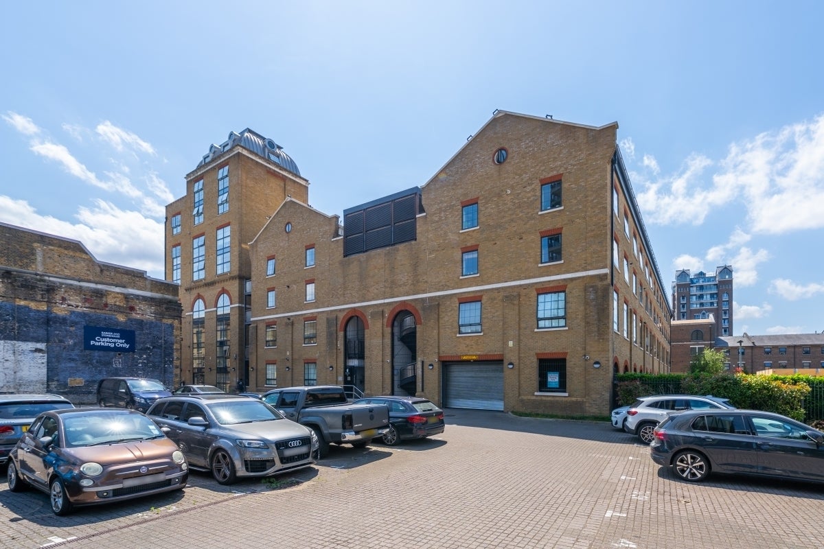 Flat York Road in Greater London