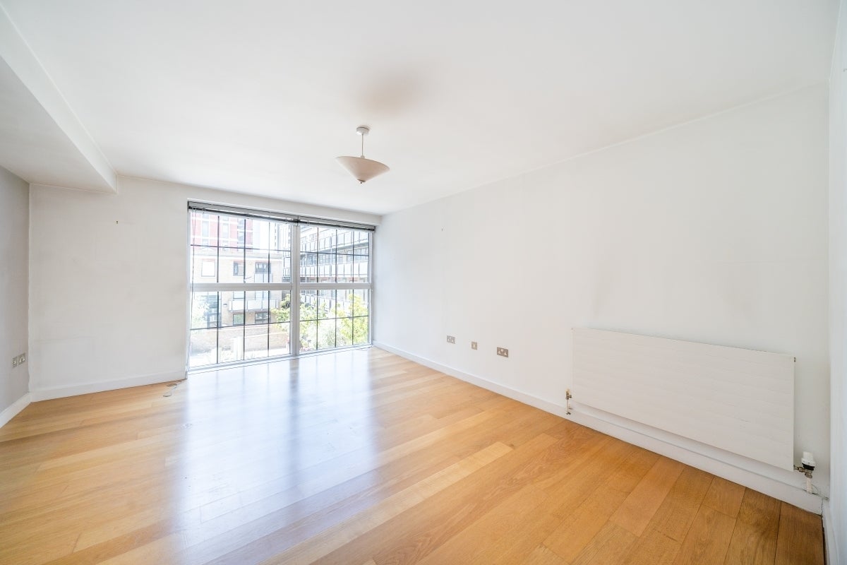 Flat York Road in Greater London
