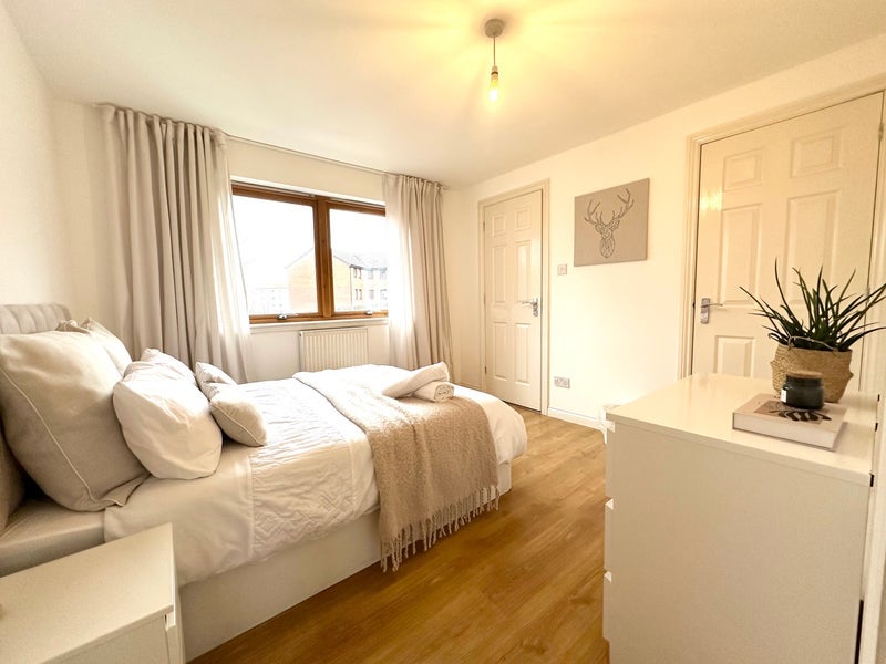 Room Cathcart Road in Rutherglen