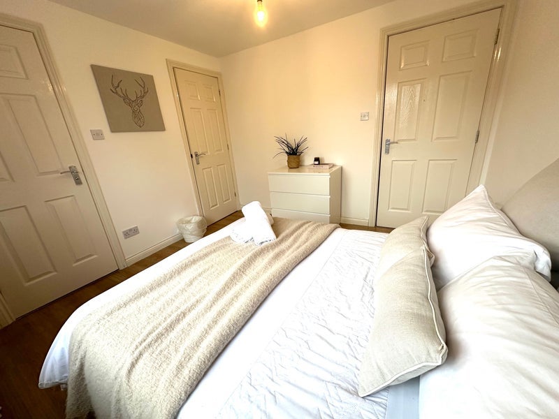 Room Cathcart Road in Rutherglen