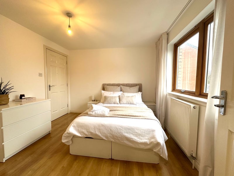 Room Cathcart Road in Rutherglen