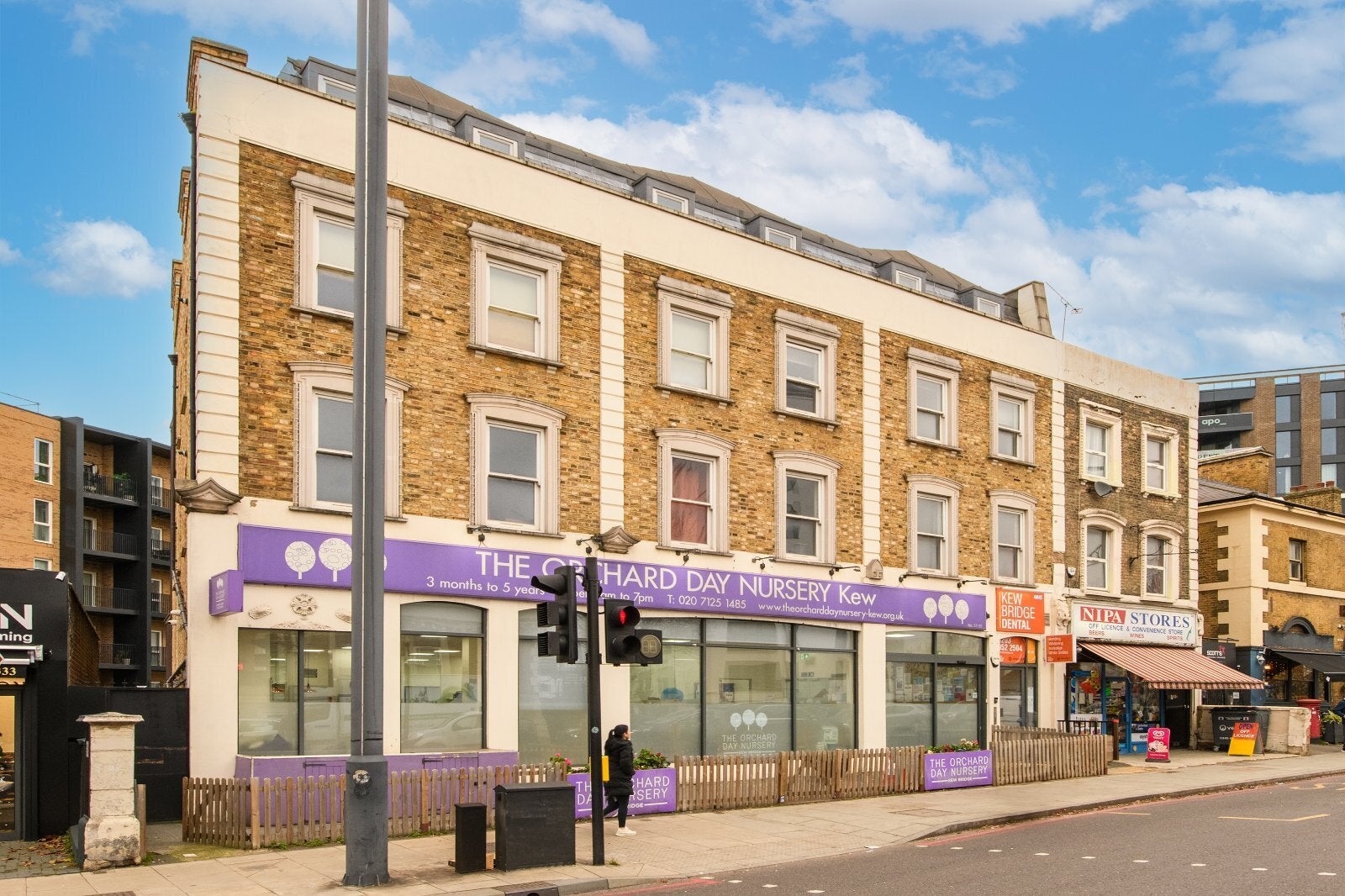 Flat Kew Bridge Road in Greater London