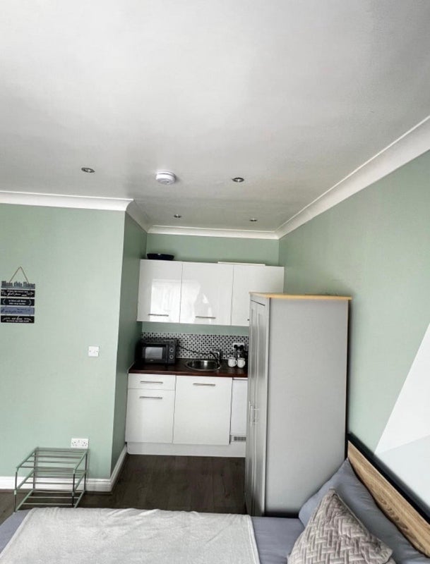 Room Crown Lane in Greater London