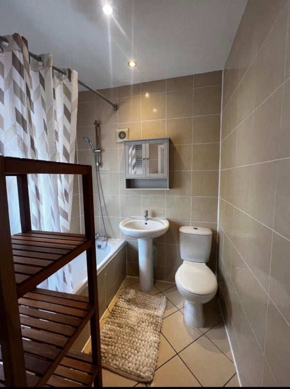 Room Crown Lane in Greater London