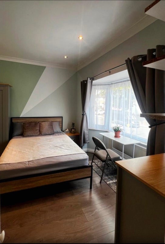 Room Crown Lane in Greater London