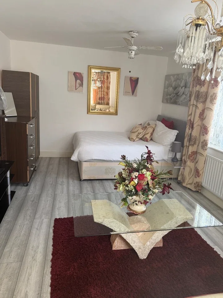 Room Morrison Road in Greater London