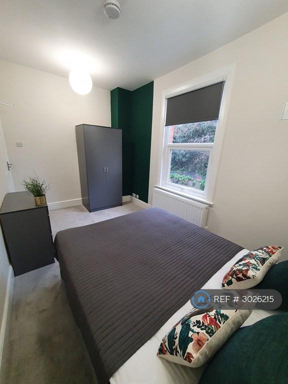 Room Belle Vue Road in Ipswich