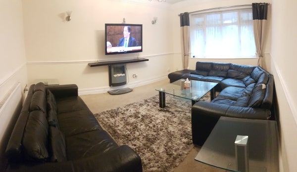 Flat Kingswood Road in Manchester