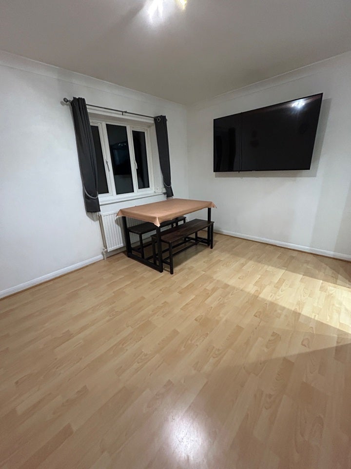 Flat Osprey Close in Greater London