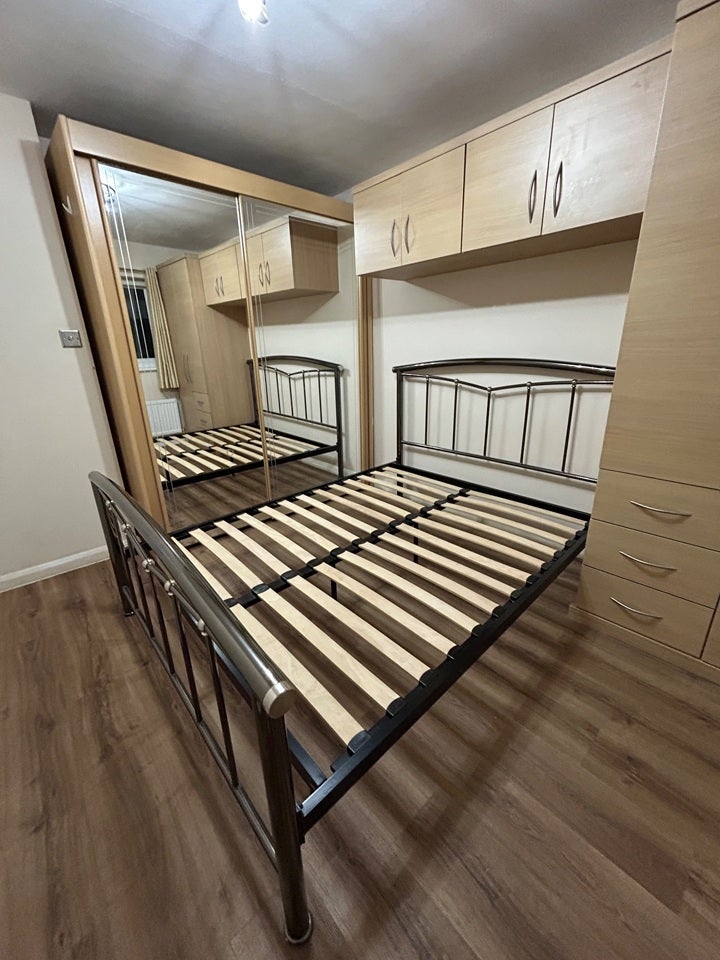 Flat Osprey Close in Greater London