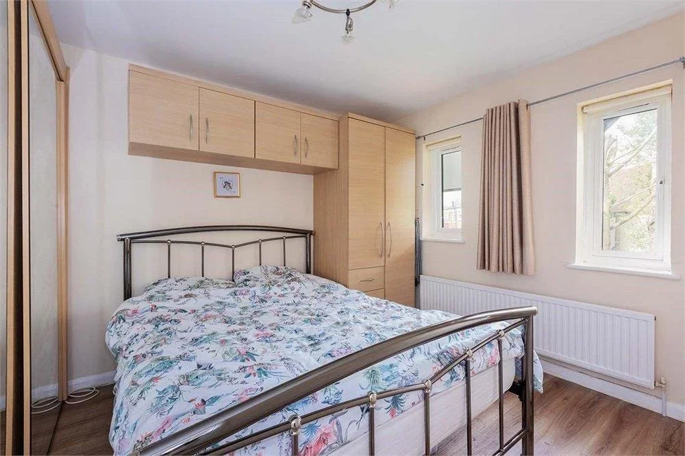 Flat Osprey Close in Greater London