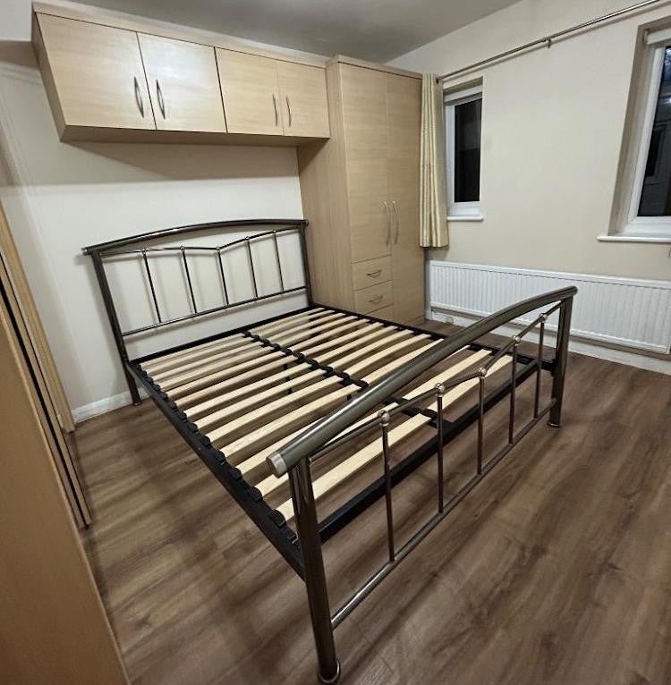 Flat Osprey Close in Greater London