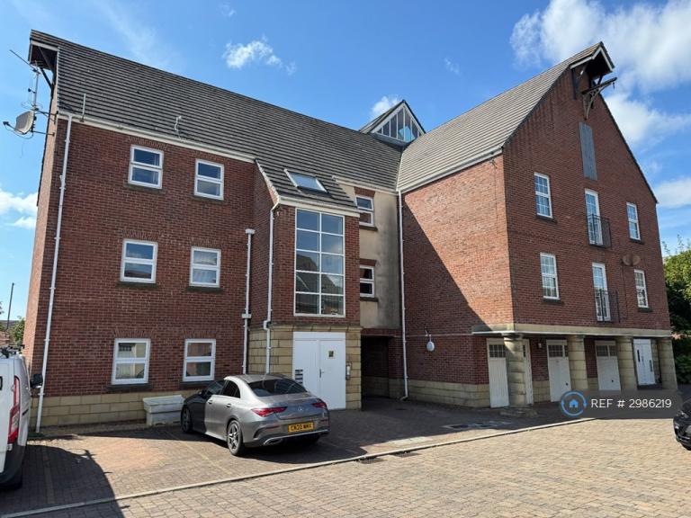Flat Weavers Court in Chorley