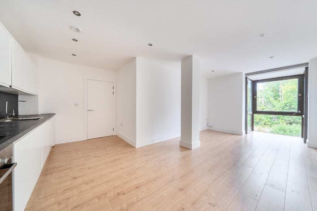 Flat Weyside Park in Waverley