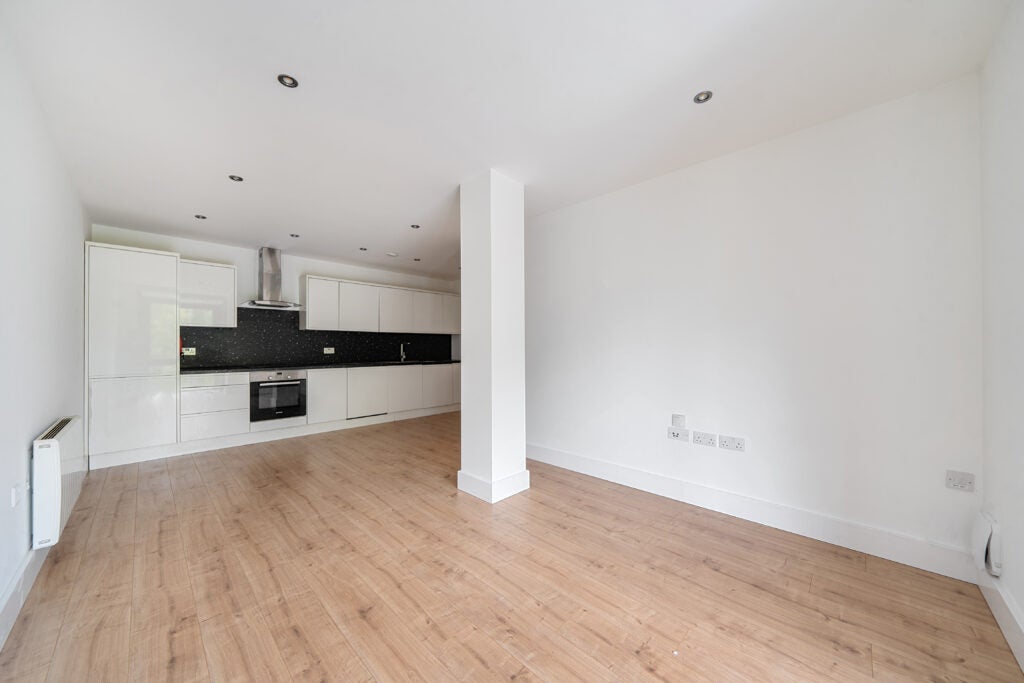 Flat Weyside Park in Waverley