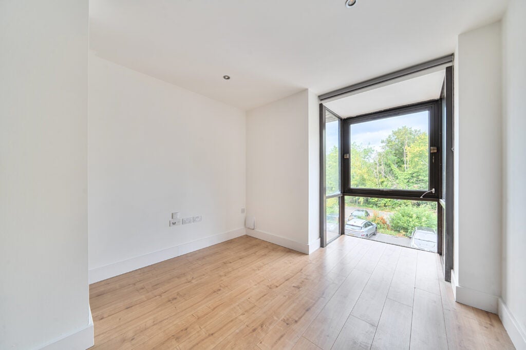 Flat Weyside Park in Waverley