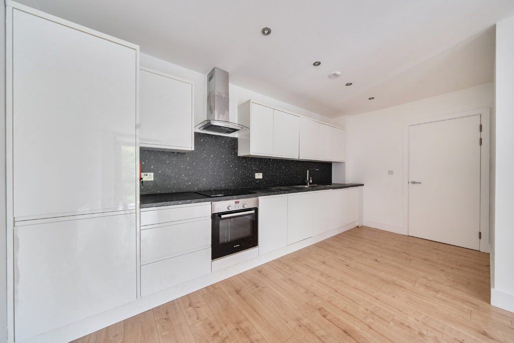 Flat Weyside Park in Waverley