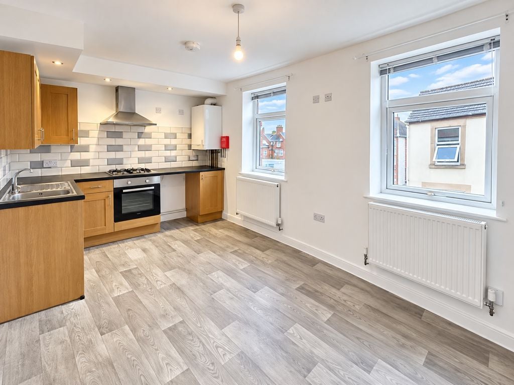 Flat Thoresby Street in Mansfield Woodhouse