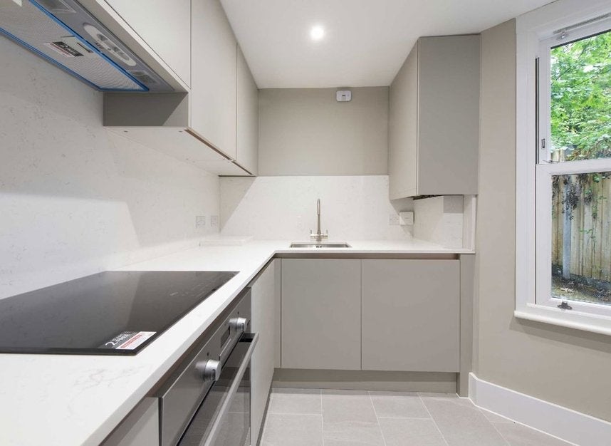 Flat Kilburn Park Road in City of Westminster