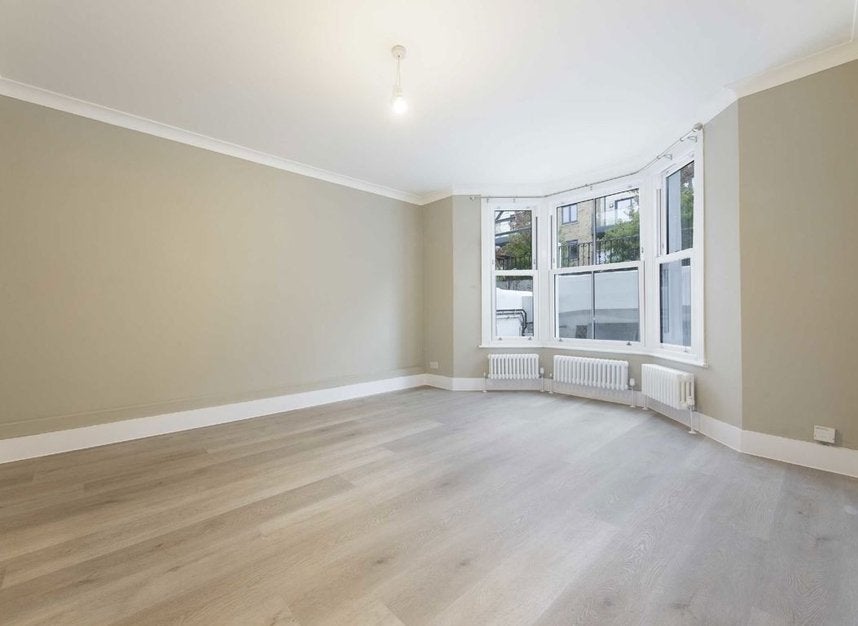 Flat Kilburn Park Road in City of Westminster