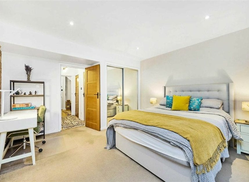 Flat Lafone Street in Greater London