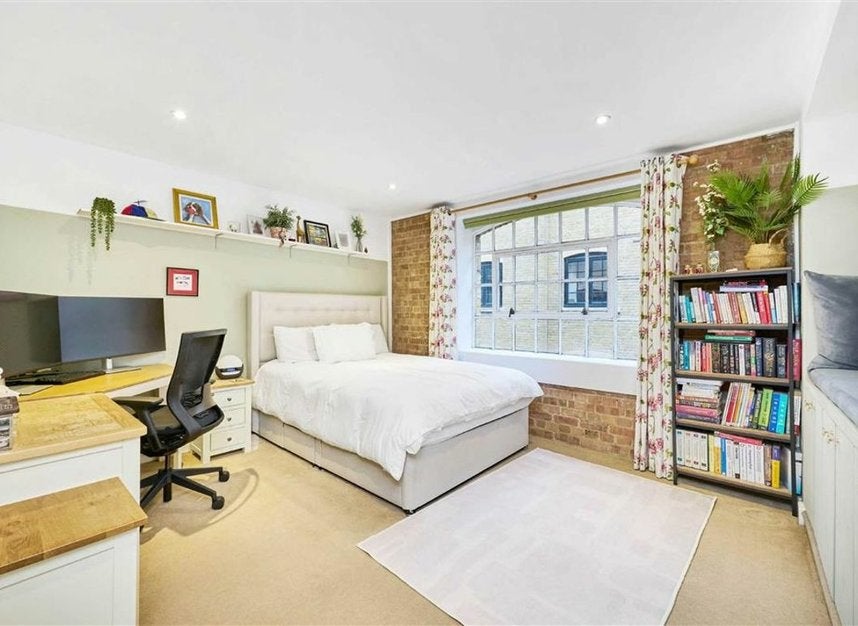 Flat Lafone Street in Greater London