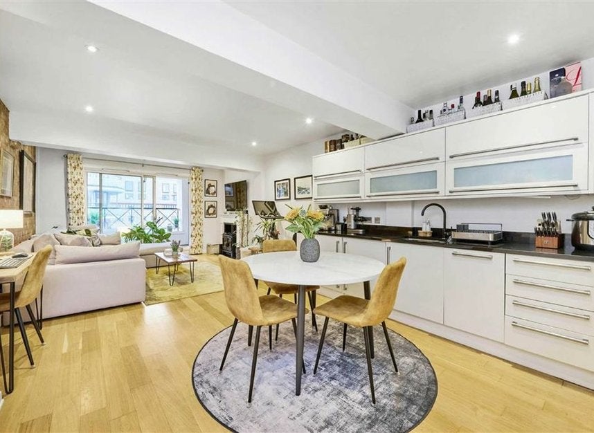 Flat Lafone Street in Greater London
