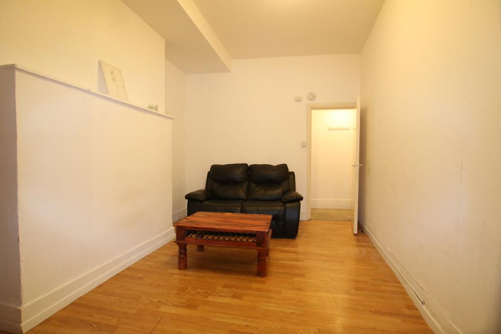 Flat St Albans Road in Greater London