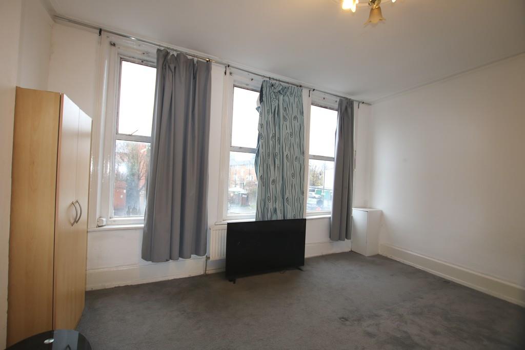 Flat St Albans Road in Greater London