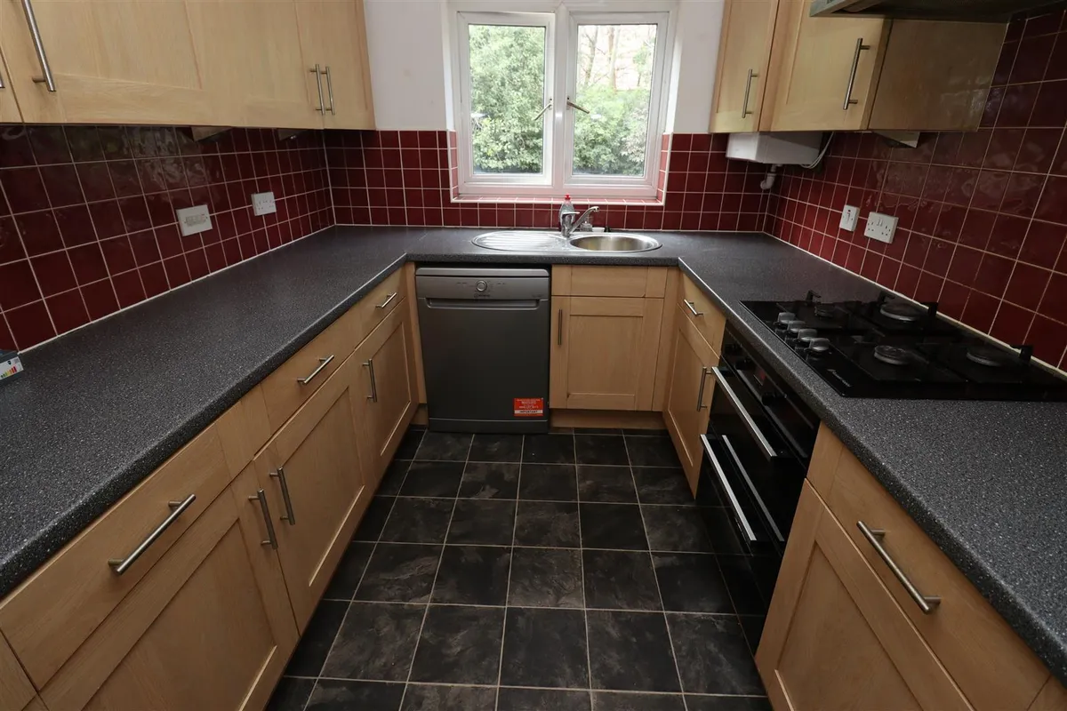 Flat Elvaston Park in Hull
