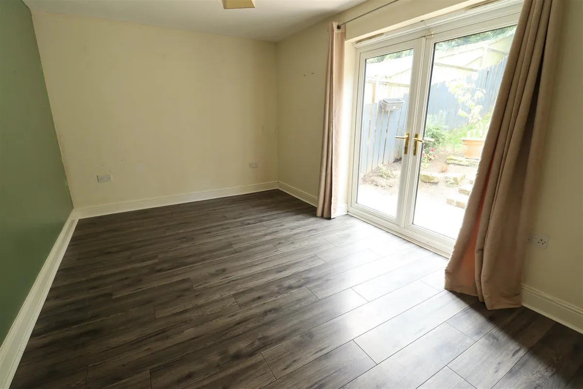 Flat Elvaston Park in Hull