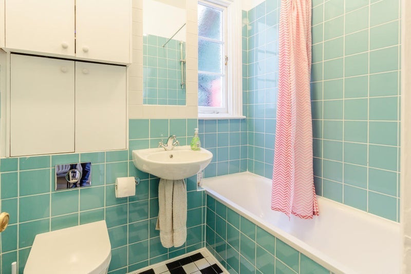 Room Aspinall Road in Greater London