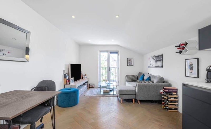 Room Cornford Grove in Greater London