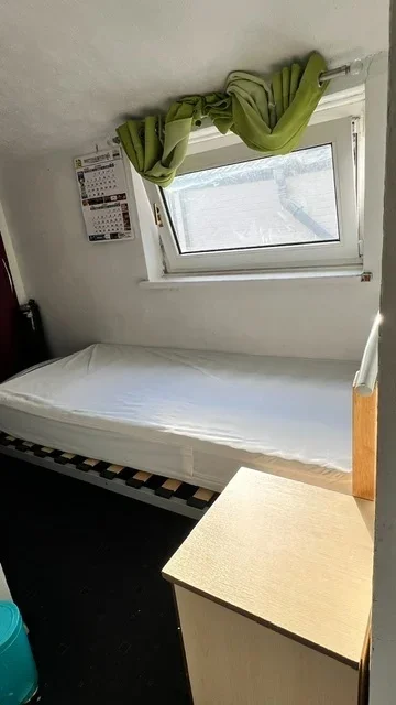 Room Kenneth Road in Greater London