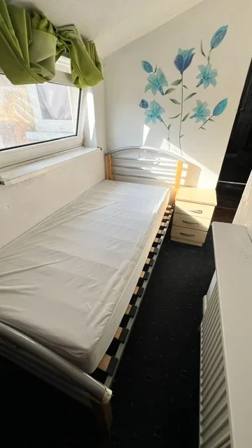 Room Kenneth Road in Greater London