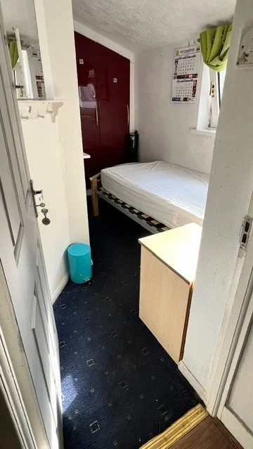 Room Kenneth Road in Greater London