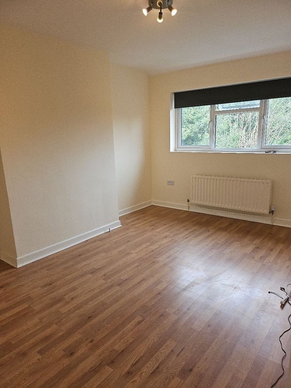 Room Moremead Road in Greater London