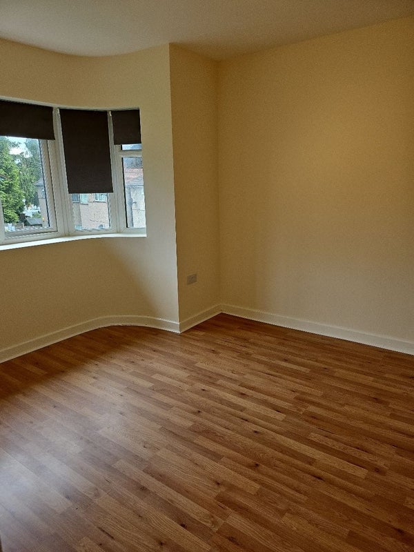 Room Moremead Road in Greater London