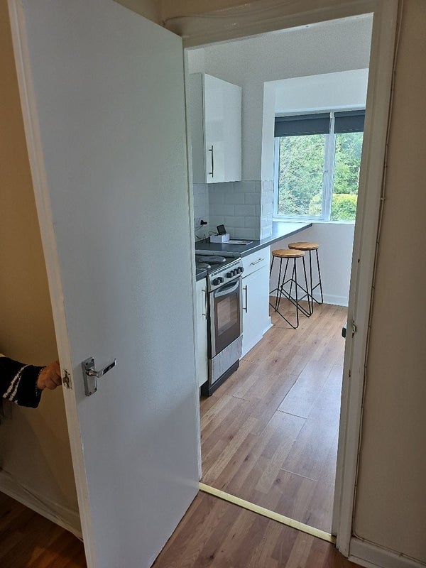 Room Moremead Road in Greater London